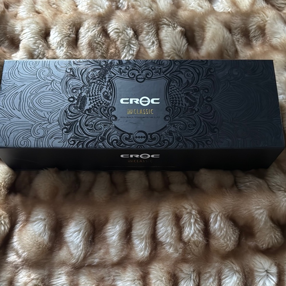 BRAND NEW Croc the New Classic Flat Iron with Black Titanium Technology